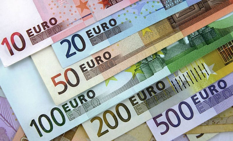Billetes Euro. Ayudas y subvenciones instalaciones fotovoltaicas