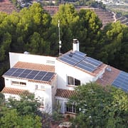 es rentable generar energia solar en casa
